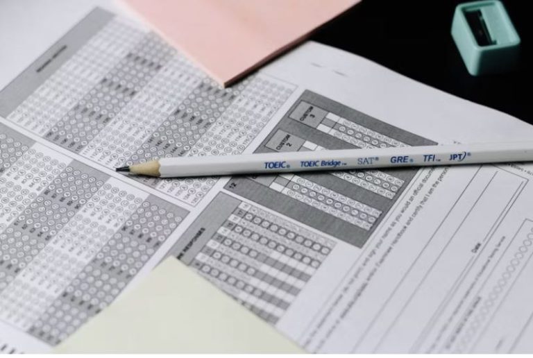 a scantron sheet with multiple choice bubbles on it